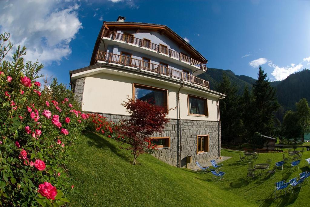 Laghetto Alpine Hotel & Restaurant Brusson Ngoại thất bức ảnh