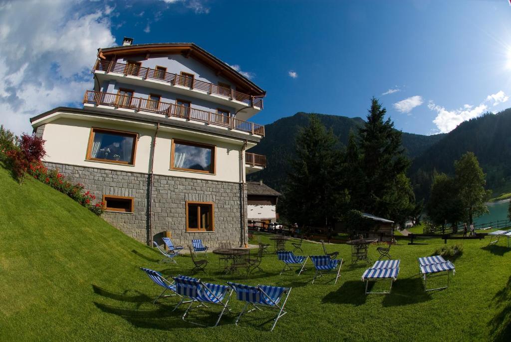 Laghetto Alpine Hotel & Restaurant Brusson Ngoại thất bức ảnh