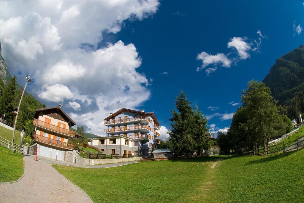 Laghetto Alpine Hotel & Restaurant Brusson Ngoại thất bức ảnh