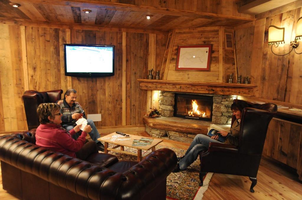 Laghetto Alpine Hotel & Restaurant Brusson Ngoại thất bức ảnh