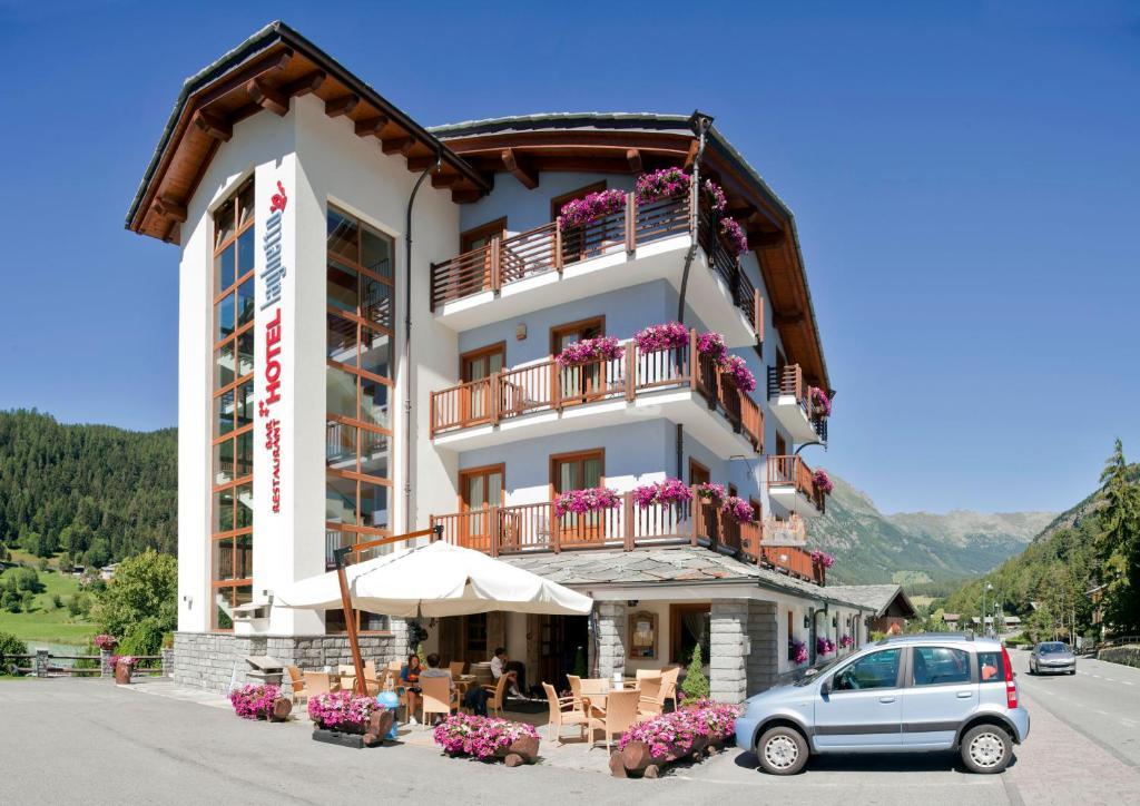 Laghetto Alpine Hotel & Restaurant Brusson Ngoại thất bức ảnh